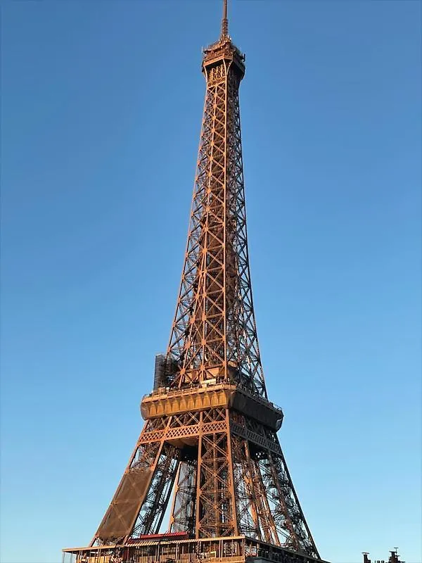 Eiffel Tower - Luxury 2 Bedroom Apartament *