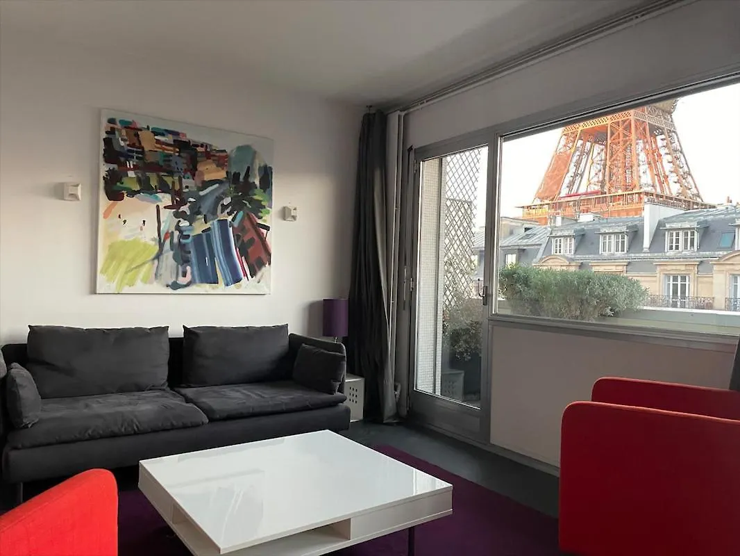 Eiffel Tower - Luxury 2 Bedroom Apartament *