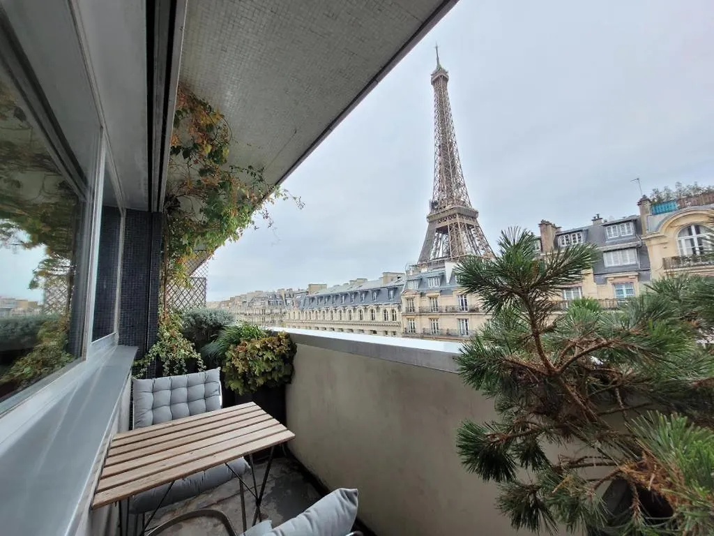 Eiffel Tower - Luxury 2 Bedroom Paryż