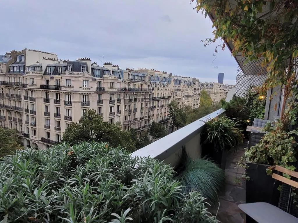 Eiffel Tower - Luxury 2 Bedroom * Paryż