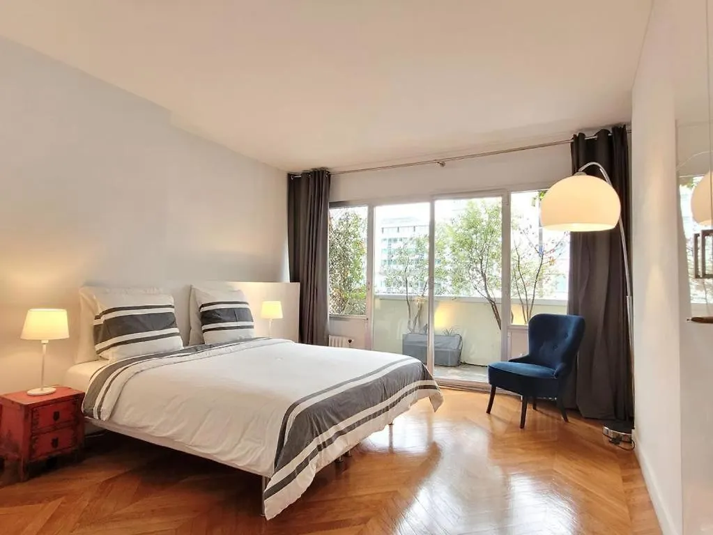Eiffel Tower - Luxury 2 Bedroom